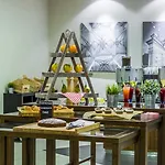 Courtyard By Marriott