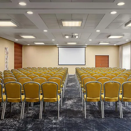 Courtyard By Marriott فندق