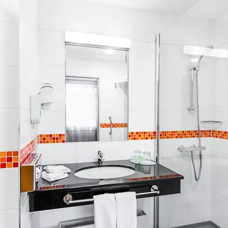 Courtyard By Marriott Готель