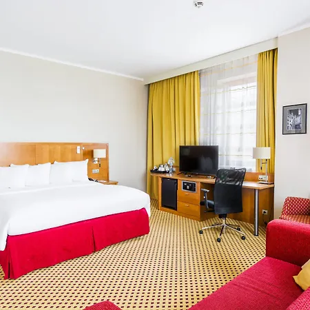 Готель Courtyard By Marriott