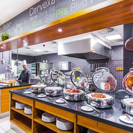 Готель Courtyard By Marriott 4*