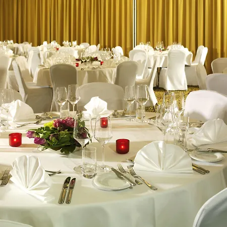 Готель Courtyard By Marriott Плзень