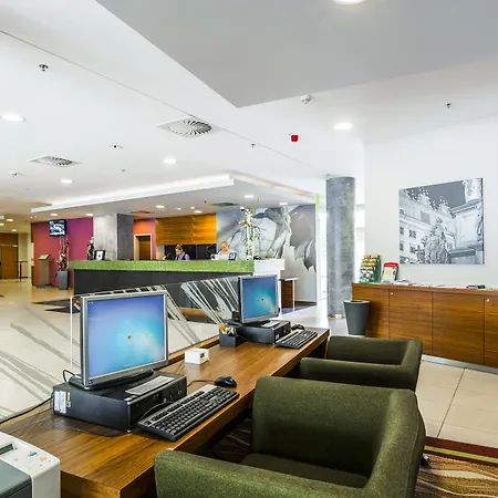 Courtyard By Marriott Готель