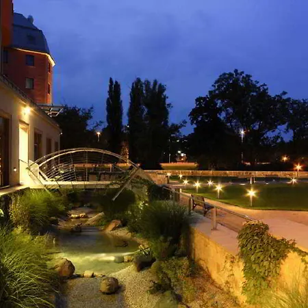 Courtyard By Marriott Готель 4*