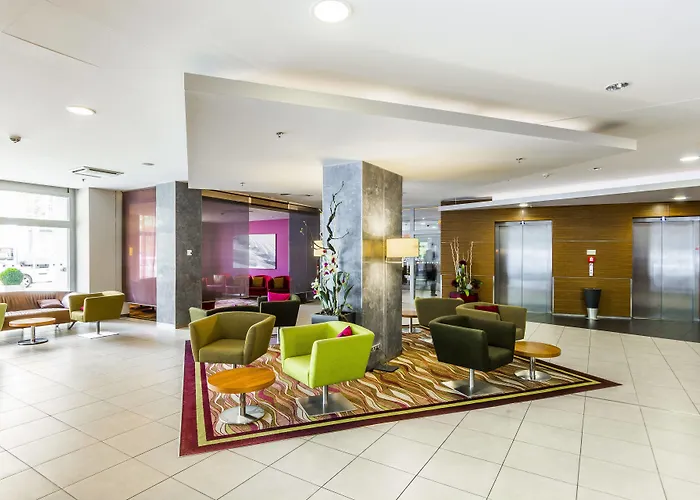 Courtyard By Marriott Hotel