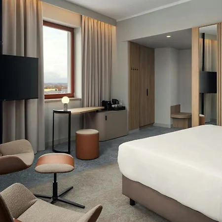 מלון Courtyard By Marriott