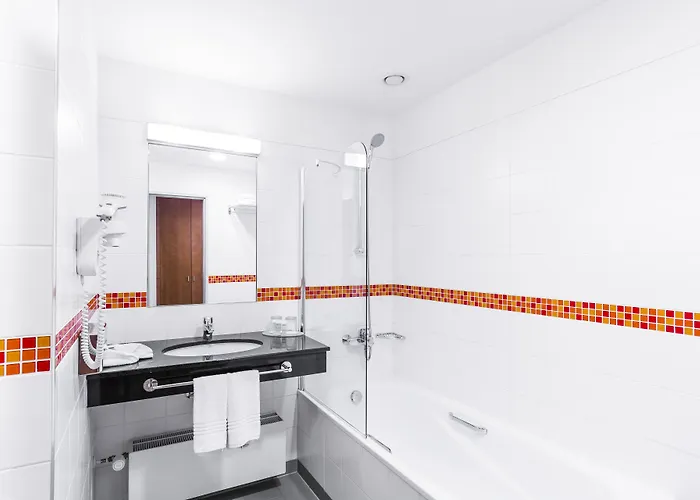 Courtyard By Marriott מלון פלזן