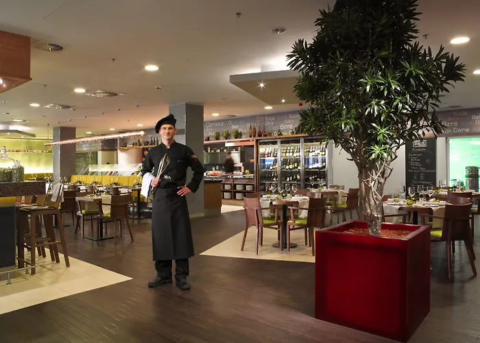 מלון Courtyard By Marriott 4*