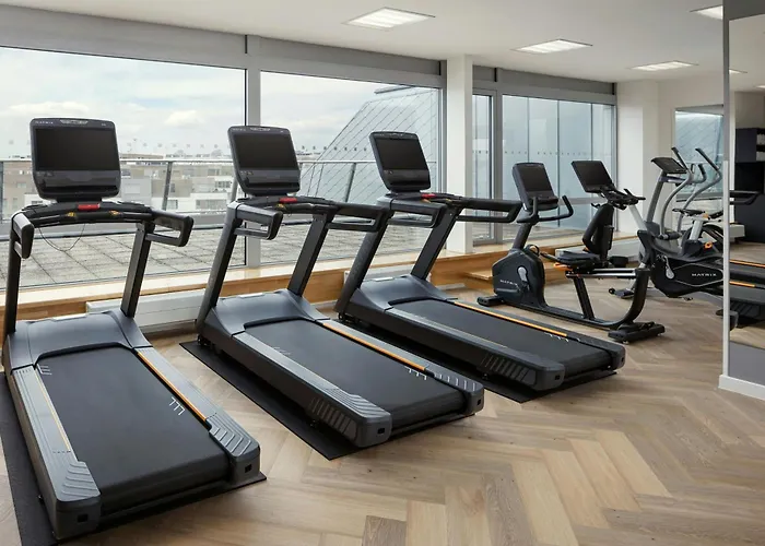 מלון Courtyard By Marriott 4*